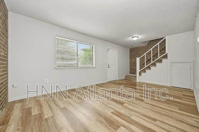 2 bed, 1.5 bath, 1352 sqft, $1,395 — Photo 4