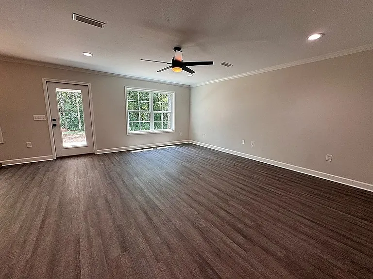 132 Gritney Rd — Photo 2