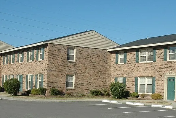 Chestnut Arms Apartments — Photo 5