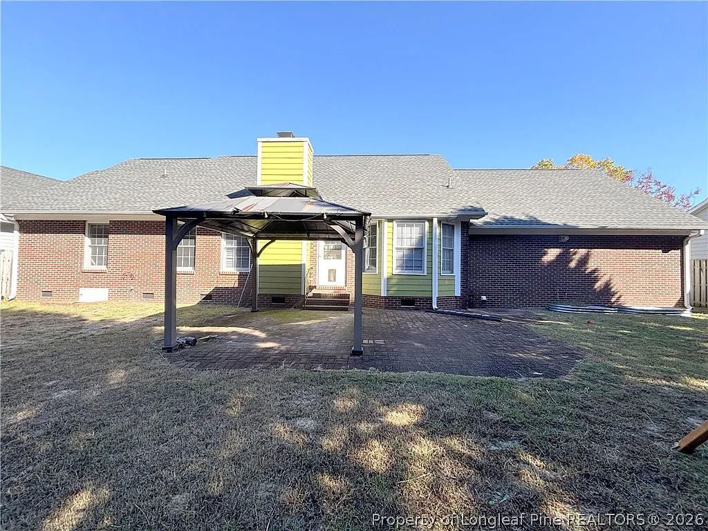 3 bed, 2.0 bath, 2024 sqft, $1,995 — Photo 2