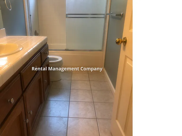 941 E Buckhill Rd — Photo 8