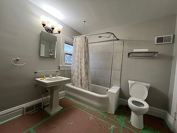 4th image of 122 Franklin Pl