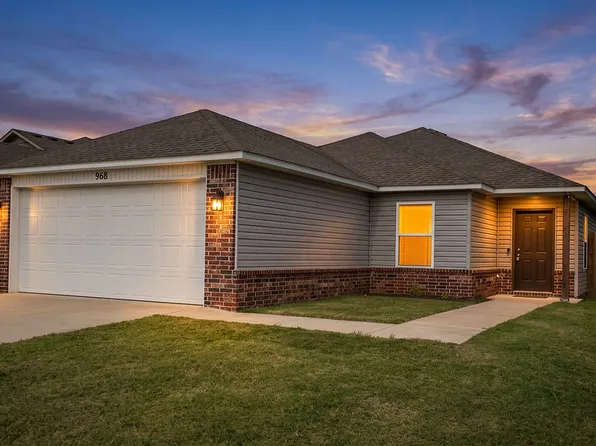 968 S Brambling Ln, Fayetteville, AR 72701