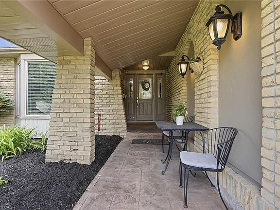 4th image of 1 Oakmeadow Pl