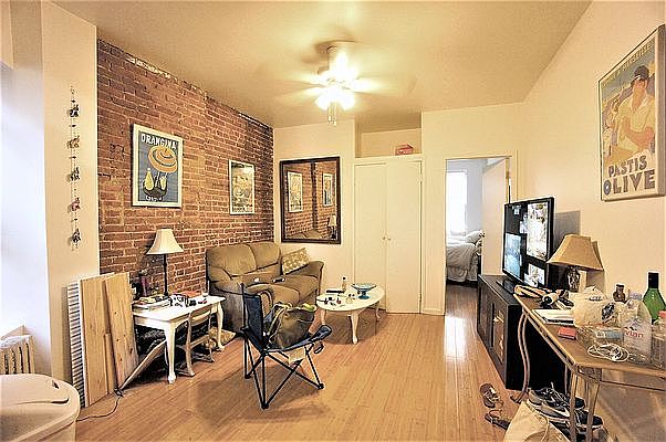 1st image of 349 W 45th St #3FE1