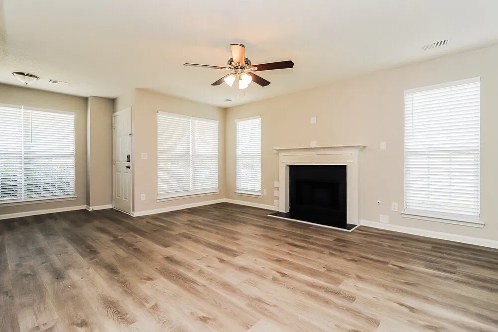 3 bed, 2.5 bath, 1890 sqft, $2,020 — Photo 4