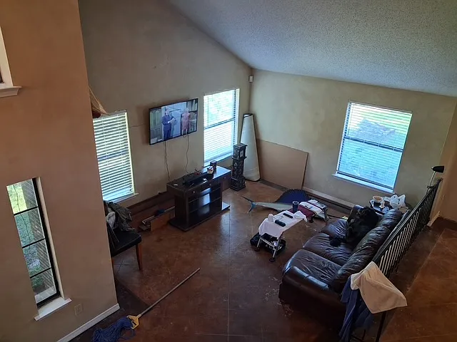 3 bed, 2000 sqft, $2,200 — Photo 4