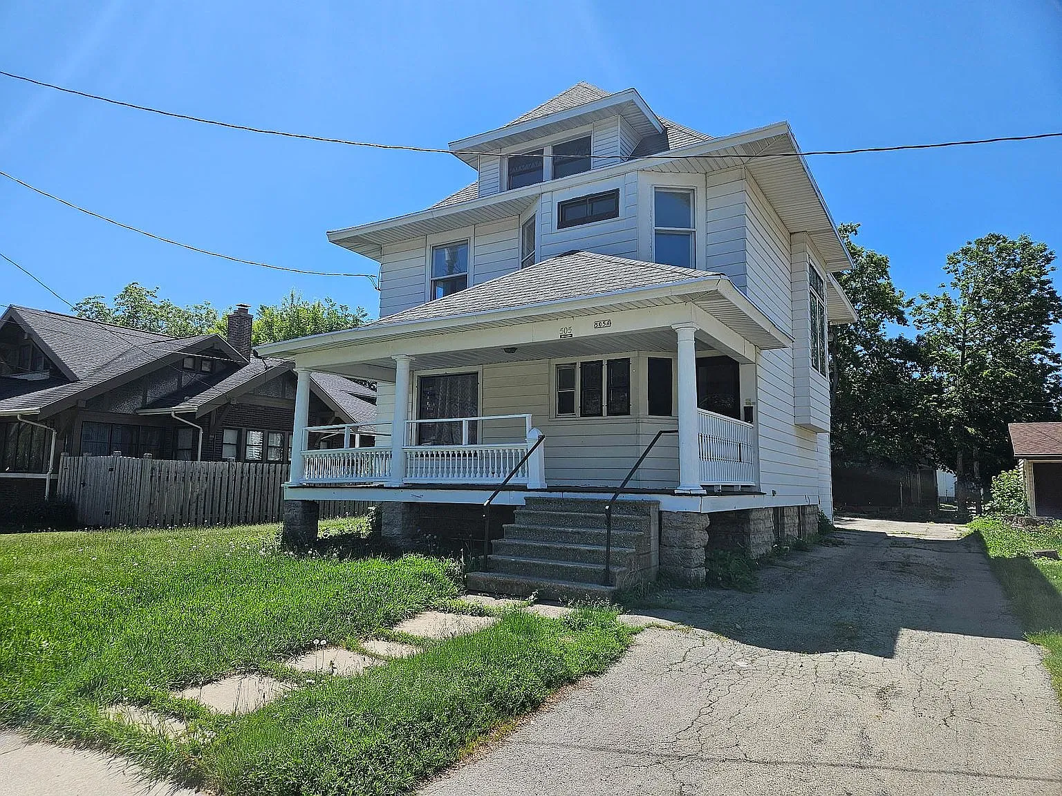 505 W Irving Ave — Photo 2