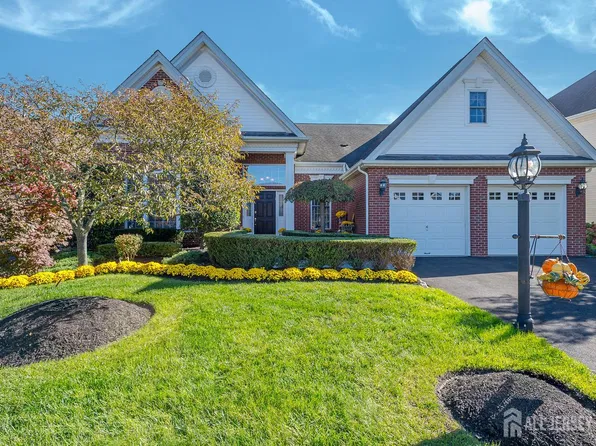 5 Tidewater Pl, Monroe Township, NJ 08831