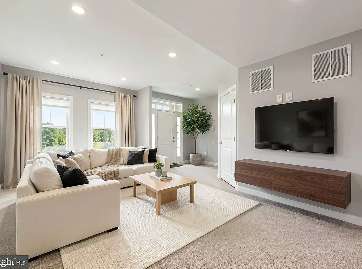 4 bed, 3280 sqft, $3,700 — Photo 2
