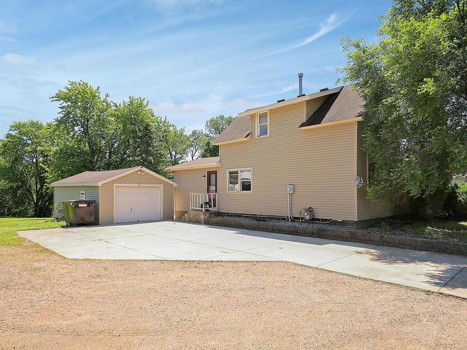 1st image of 411 4th Ave NW