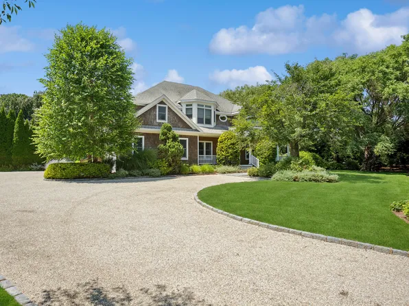 https://photos.zillowstatic.com/fp/e34f8929ff7029e612355ff66956b443-p_e.webp