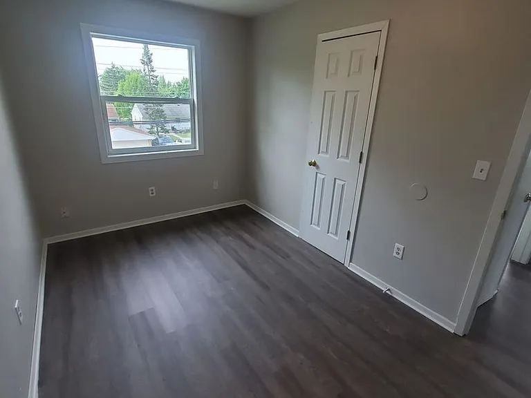 8109-8111 W Villard Ave. (Duplex) — Photo 15