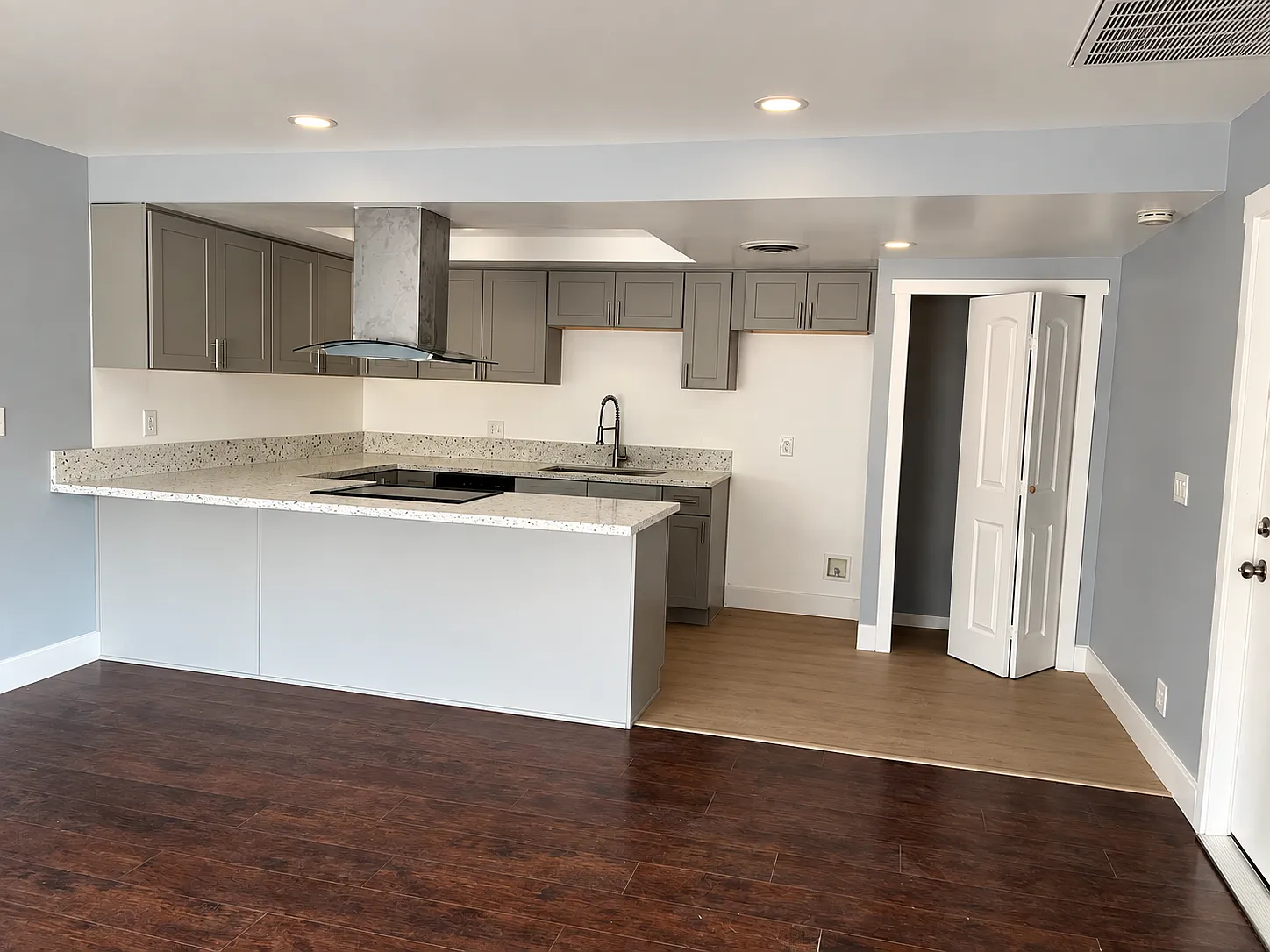 3 bed, 1350 sqft, $2,600 — Photo 1
