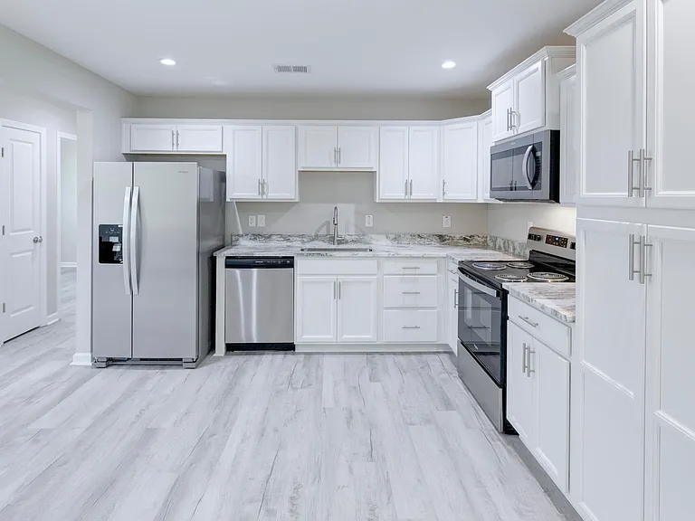 207 Woodlawn St — Photo 17