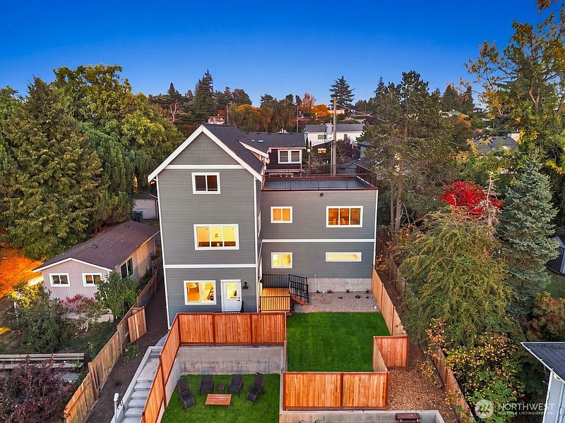 2nd image of 5812 57th Avenue NE