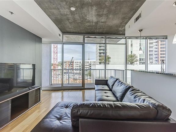 5th image of 44 Peachtree Pl NW Unit 826