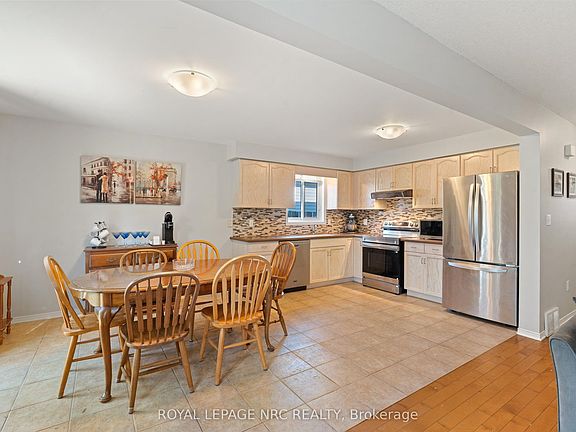 3rd image of 7722 Yvette Cres