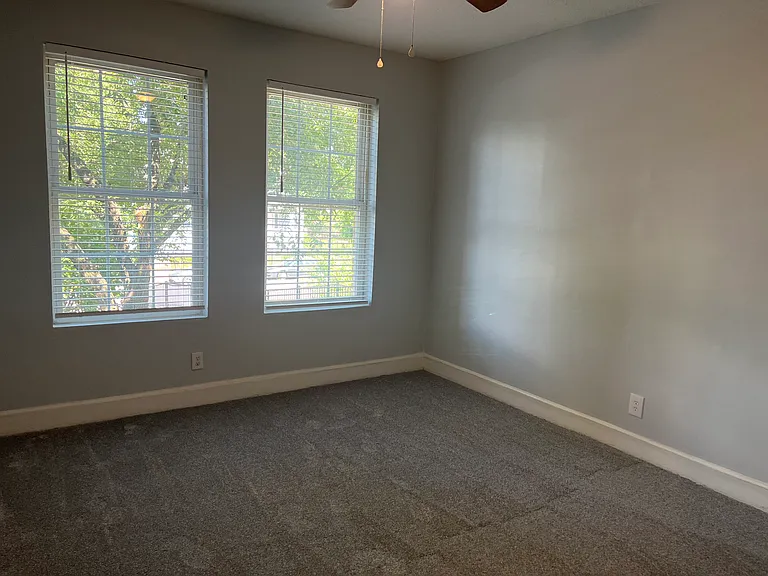 520 Boulevard NE #1 — Photo 6