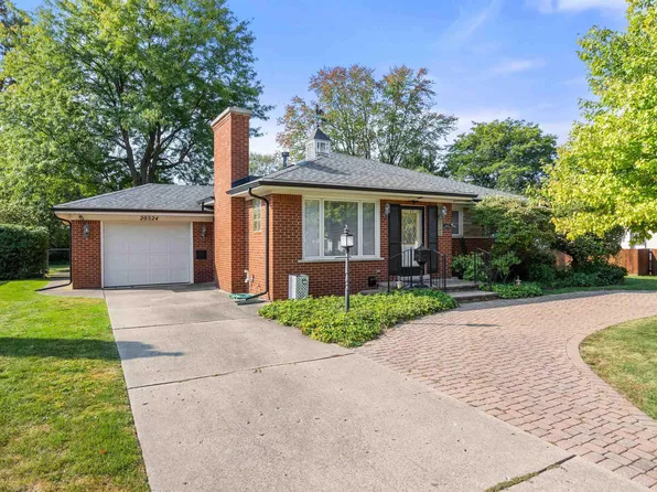 20524 Alexander St, Saint Clair Shores, MI 48081