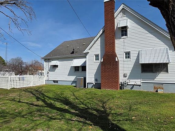 4th image of 901 E Main St