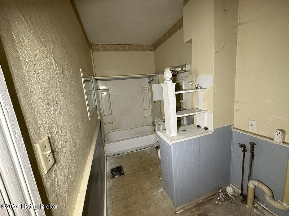 2nd image of 4137 Greenwood Ave