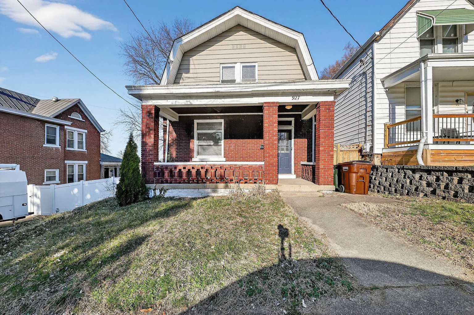 927 Thornton St photo 1
