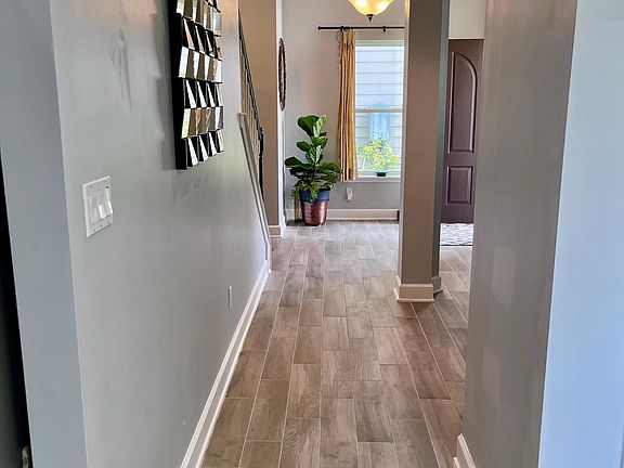 5th image of 664 Howland Dr