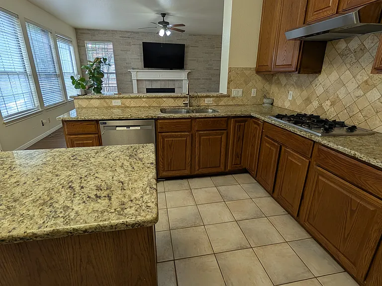 9910 Jasmine Creek Dr — Photo 13