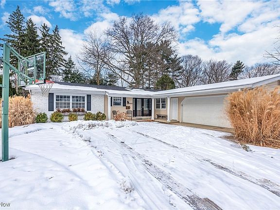 2nd image of 400 Appleblossom Ln