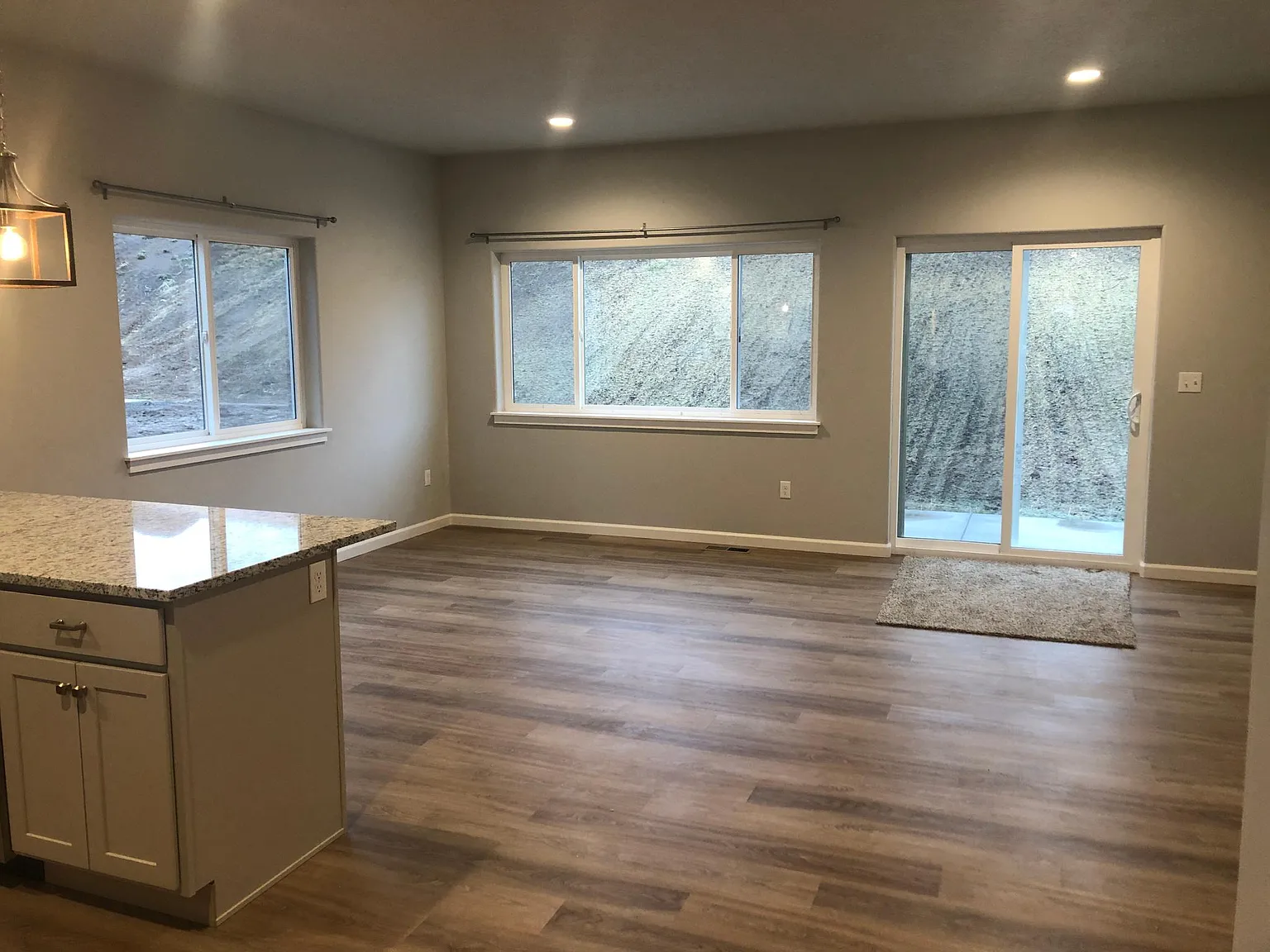 4 bed, 3.5 bath, 1885 sqft, $2,500 — Photo 2