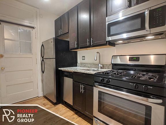 4th image of 4725 N Leavitt St #Dd1