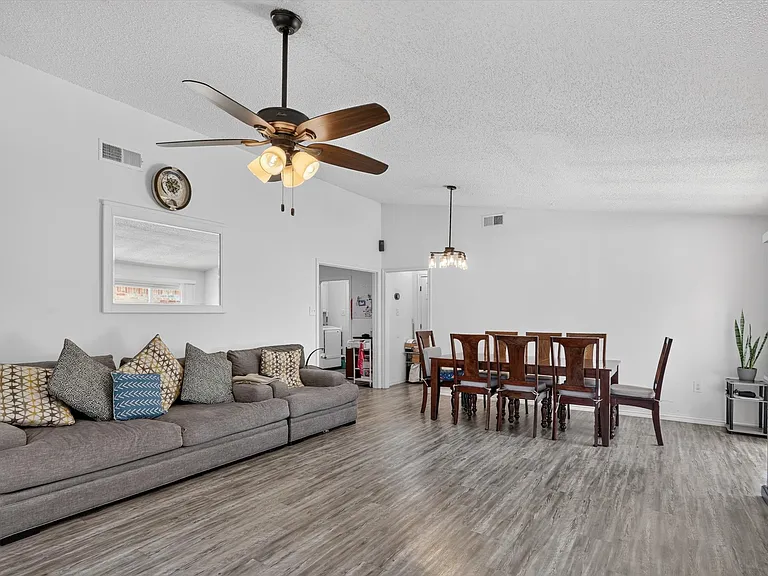 2324 Markland St — Photo 8