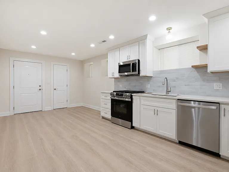 5851 N Virginia Ave #G — Photo 2