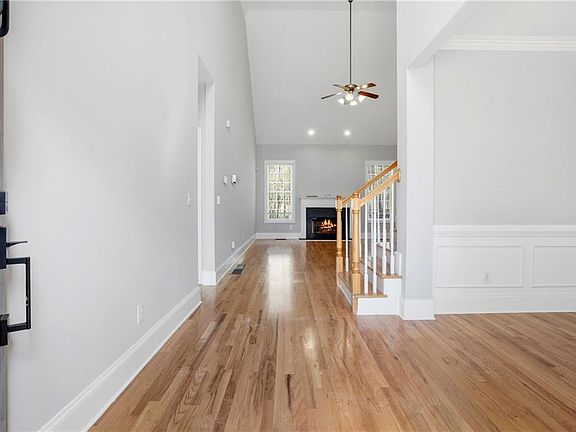 4th image of 140 Wesley Dr