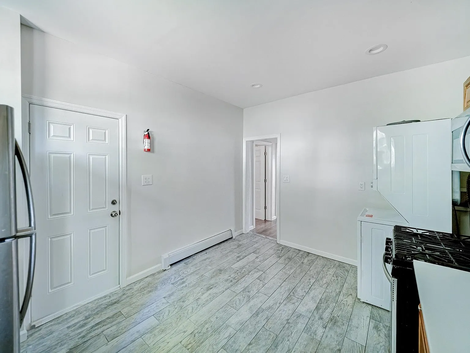 4 bed, 1.0 bath, $2,700 — Photo 4