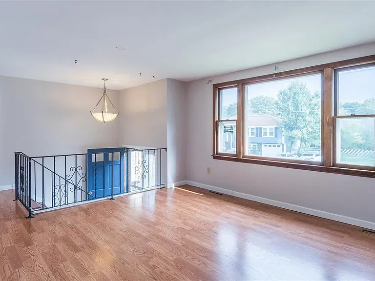 19 Jennifer Dr — Photo 5
