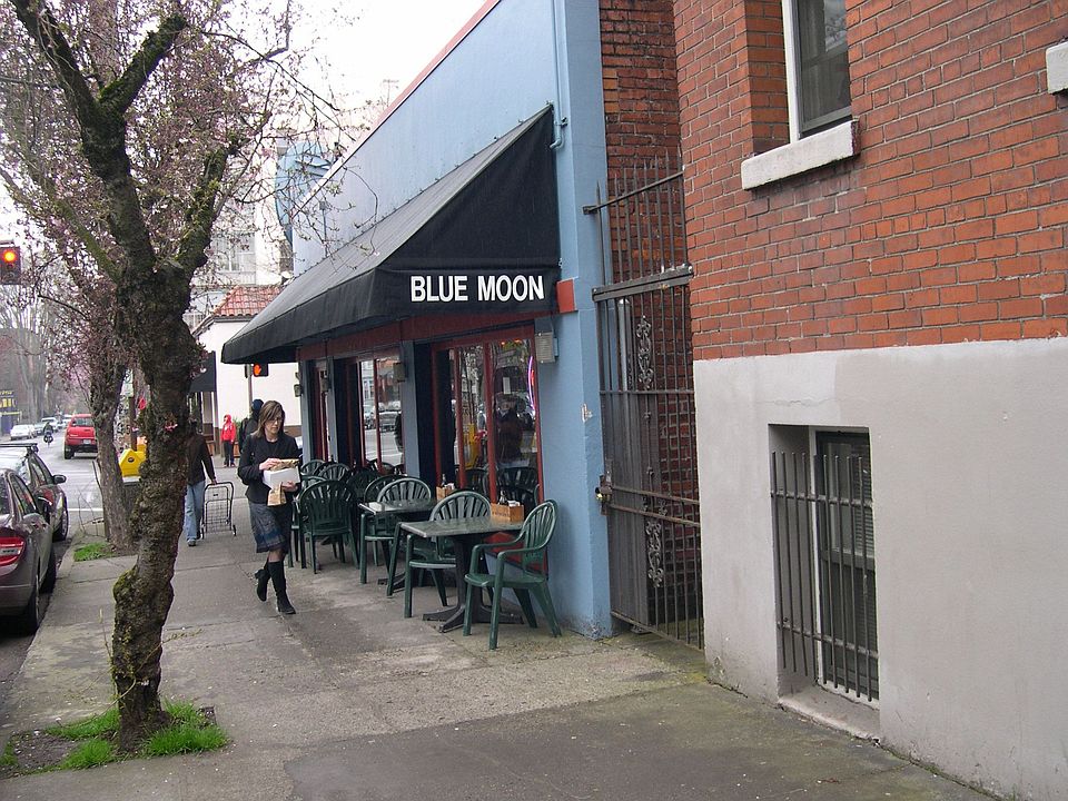 Blue Moon Pub