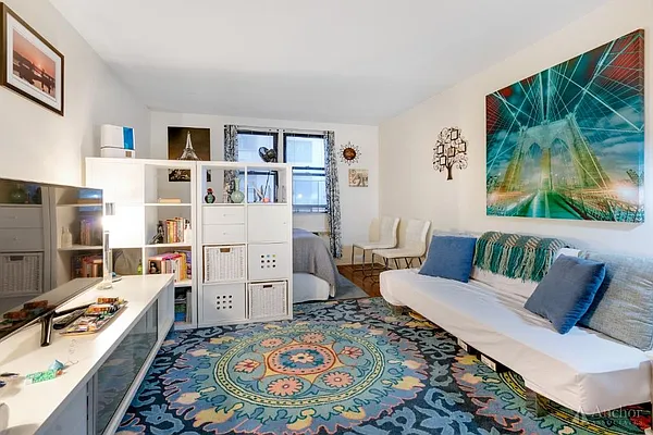 Rented by Anchor Associates | media 19