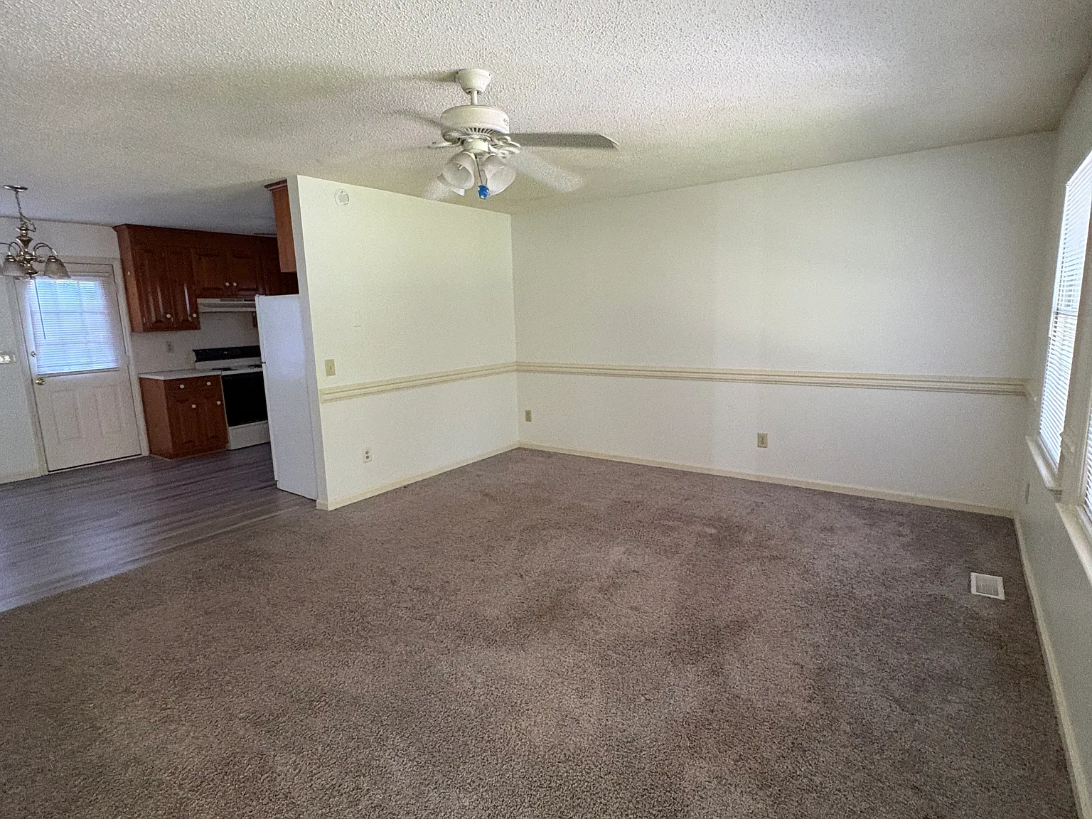 3 bed, 1170 sqft, $1,550 — Photo 2