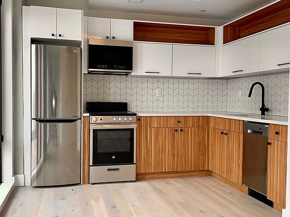 3rd image of 58 W 125th St #1008