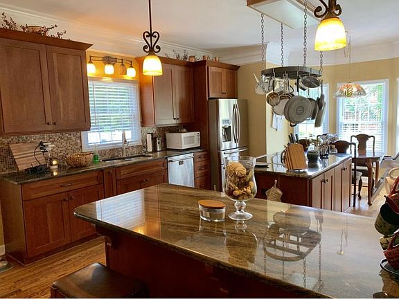 3rd image of 1005 Sussex Dr