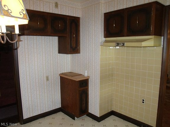 5th image of 529 E Prospect St