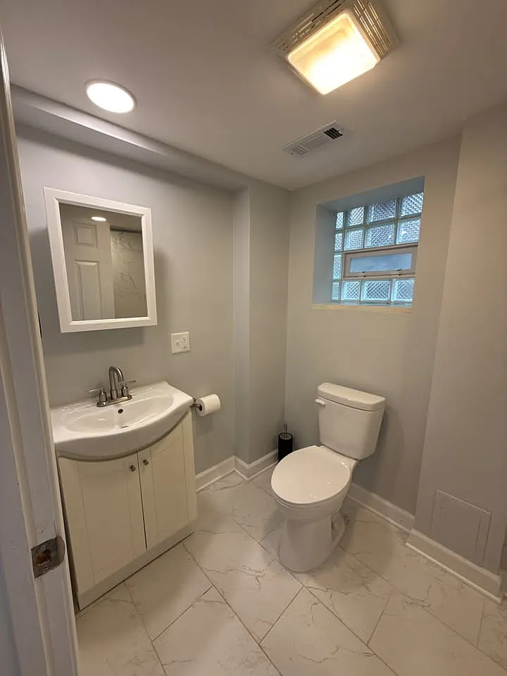 3 bed, 850 sqft, $1,700 — Photo 2