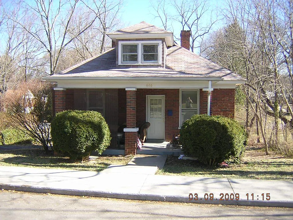 606 Progress St NE — Photo 1