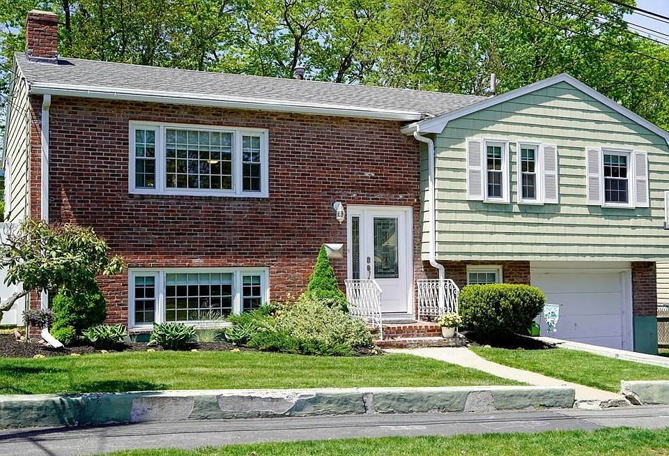 1st image of 17 Brentwood Dr