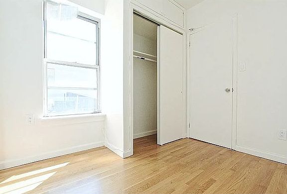 3rd image of 37 1/2 Saint Marks Pl #D3