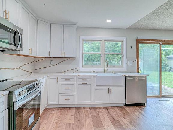 2nd image of 137 Arbor Meadow Dr