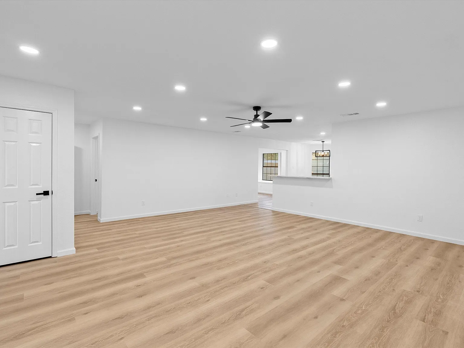 4 bed, 2554 sqft, $4,850 — Photo 4