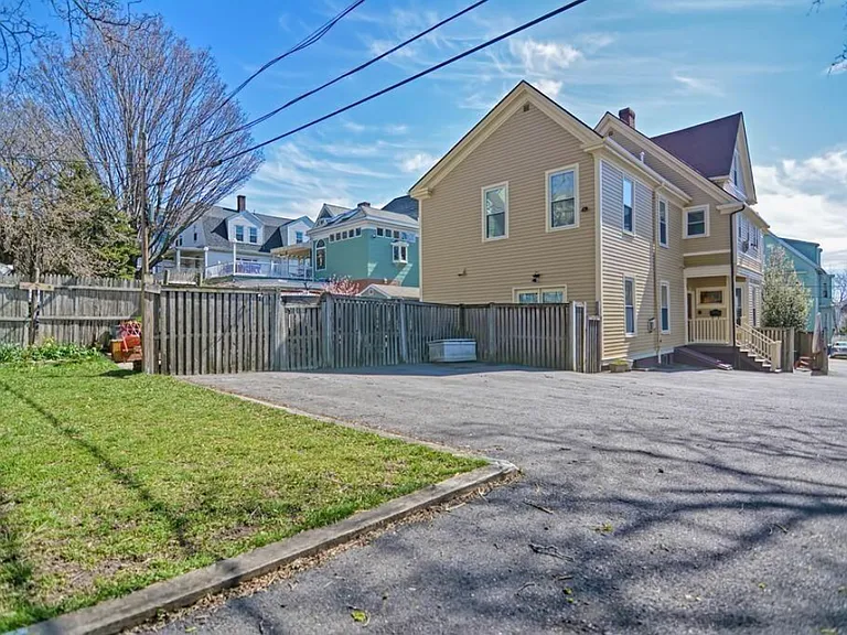 The two spots immediately next to the grassy area are non-tandem and exclusively for this unit.